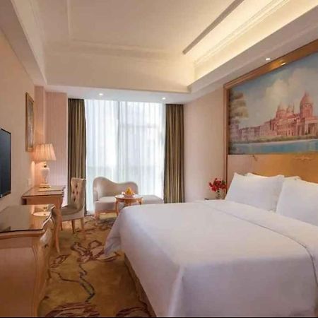 Vienna Hotel Shenzhen Baoneng City Plaza Eksteriør billede